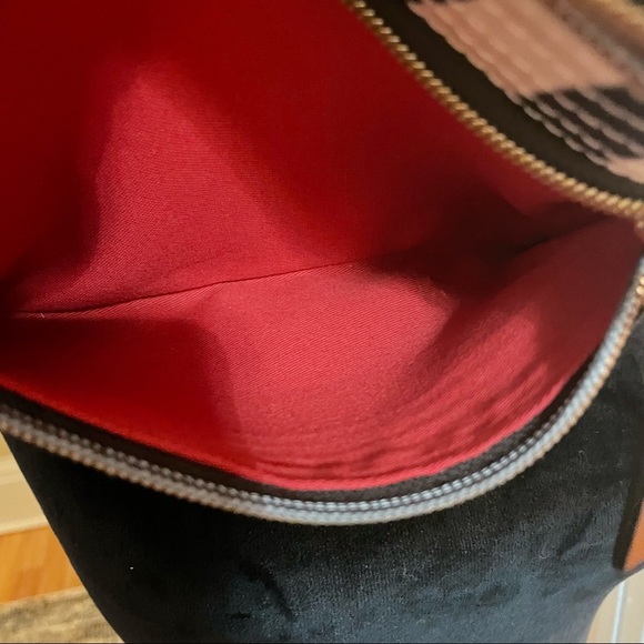 NWOT Dooney & Bourke Nylon North South Triple Zip Animal Crossbody Red Lining 🎁 - Picture 11 of 11